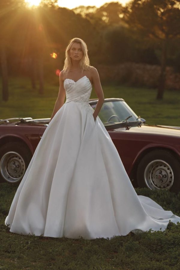 Abiti Sposa Pronovias Barcelona 2024 Napolis