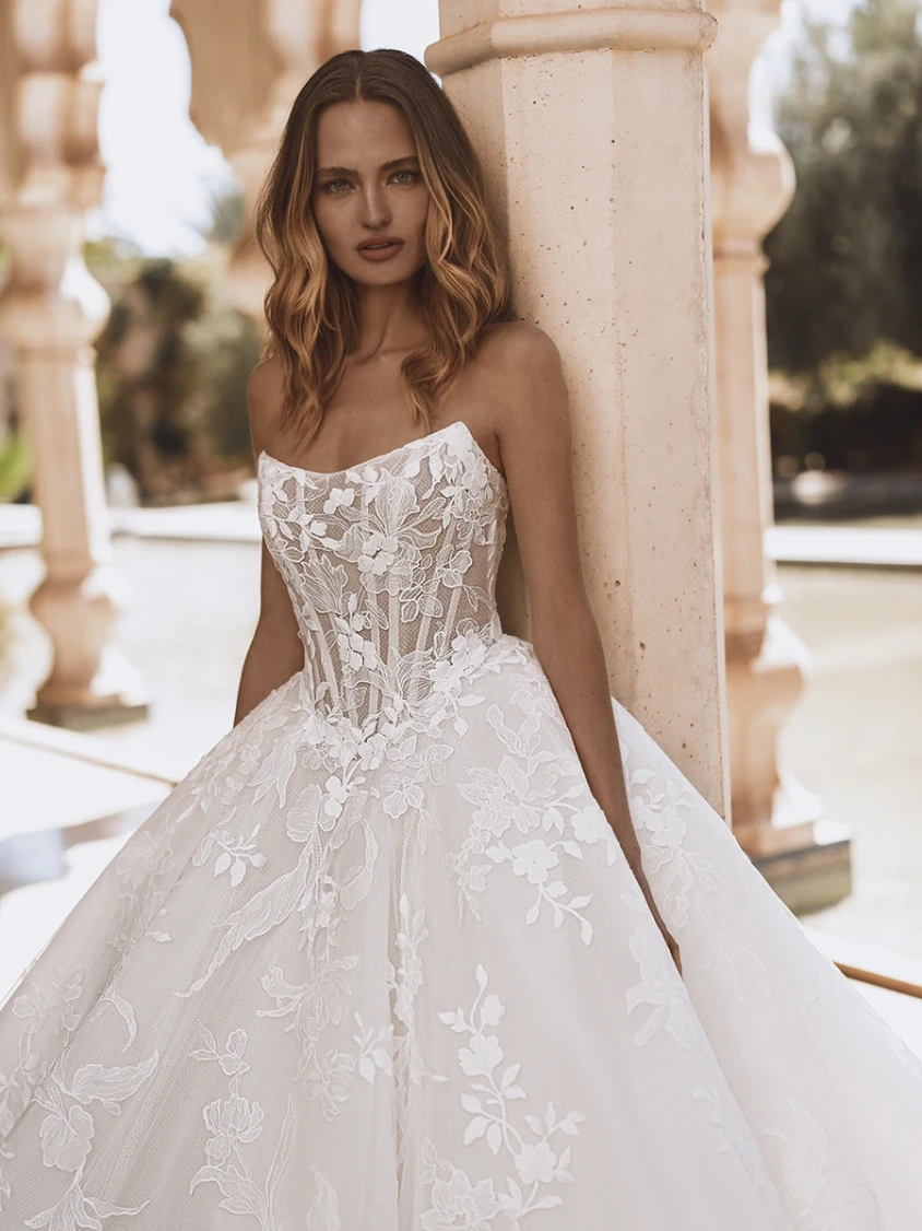 Abiti Sposa Enzoani Bridal 2025 Vogue