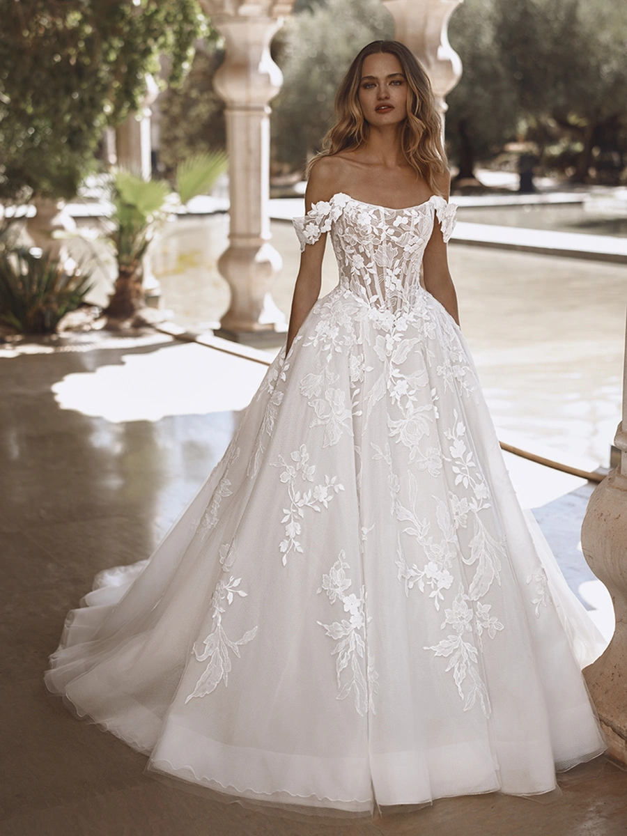Abiti Sposa Enzoani Bridal 2025 Vogue 2