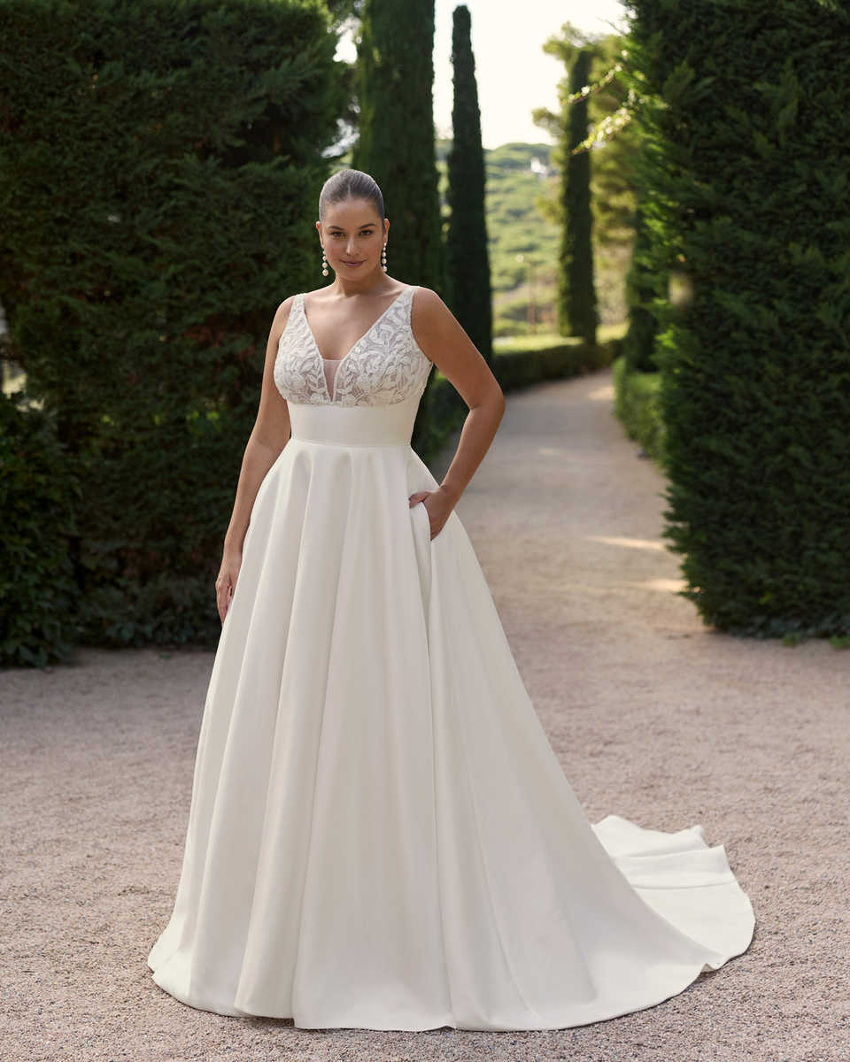 Abiti Sposa Martha Blanc by Rosa Clara  2027 Kim 2