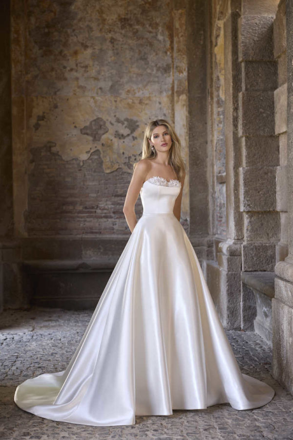 Abiti Sposa Veni Infantino 2027 63286 63287
